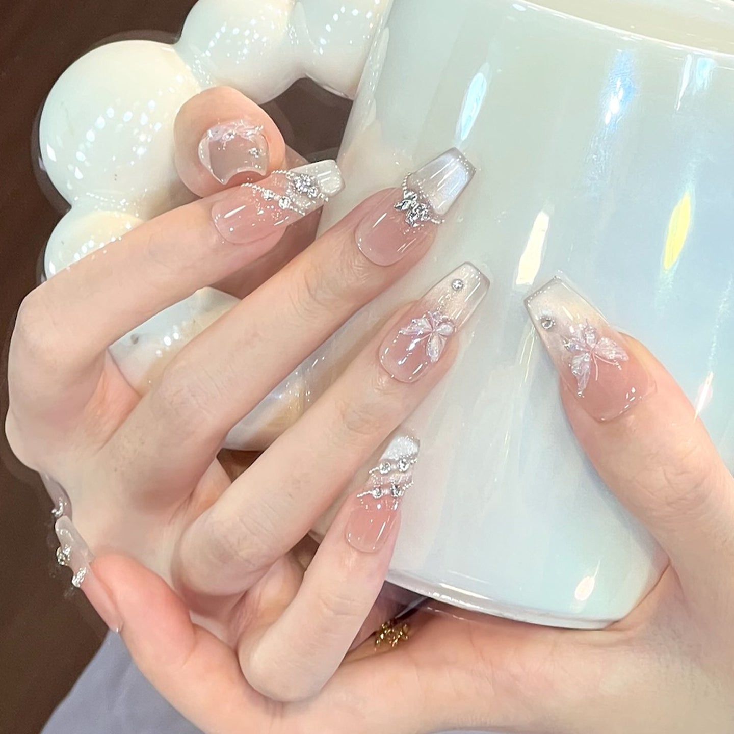 Nail Art: 2026 New Arrival—Luxurious Mid-Length Butterfly Cat-Eye Design, Handcrafted