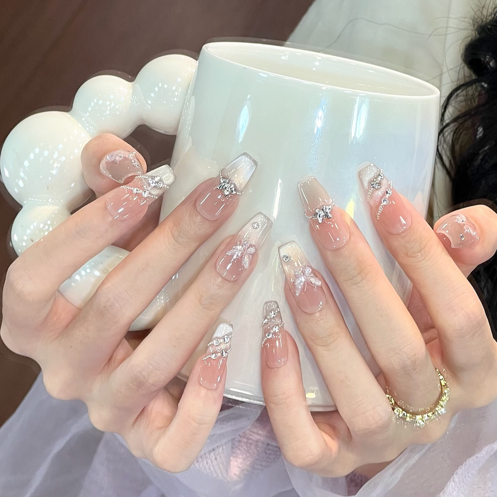Nail Art: 2026 New Arrival—Luxurious Mid-Length Butterfly Cat-Eye Design, Handcrafted