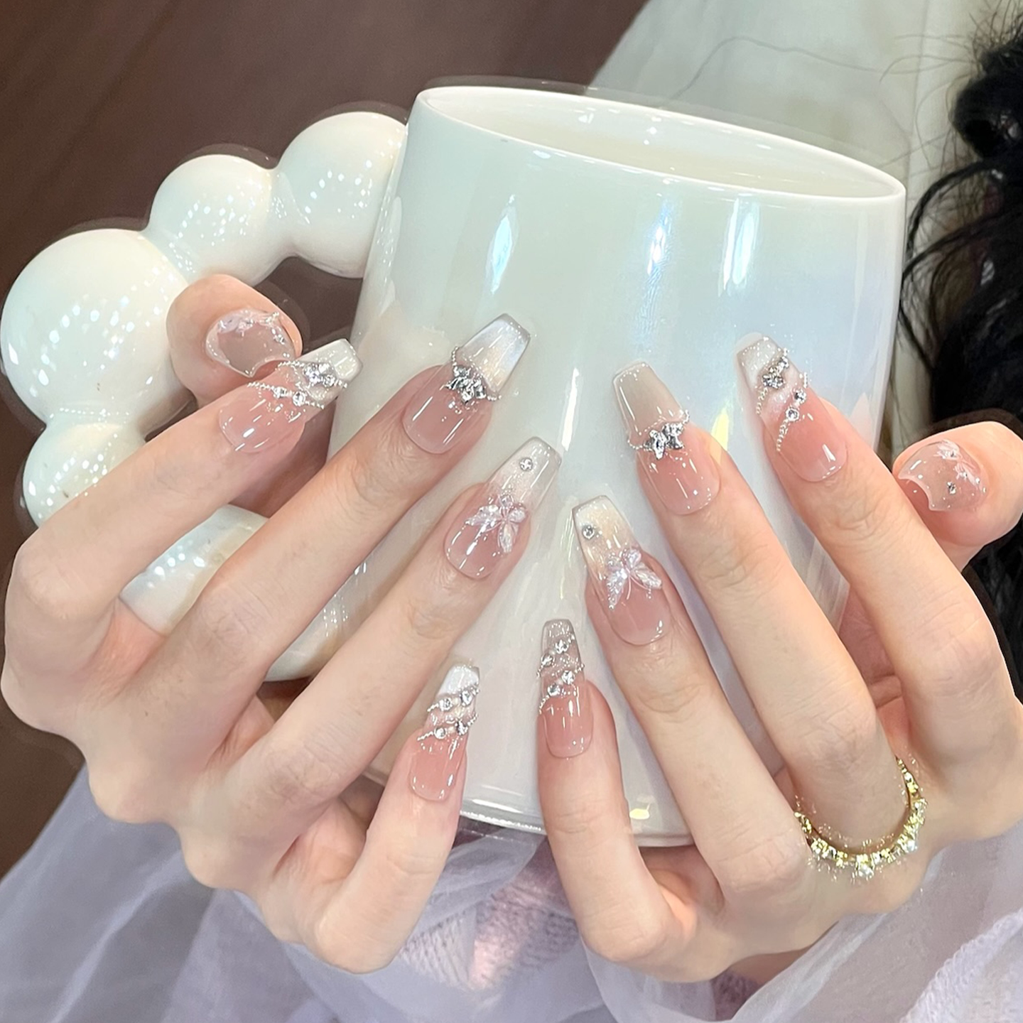 Nail Art: 2026 New Arrival—Luxurious Mid-Length Butterfly Cat-Eye Design, Handcrafted